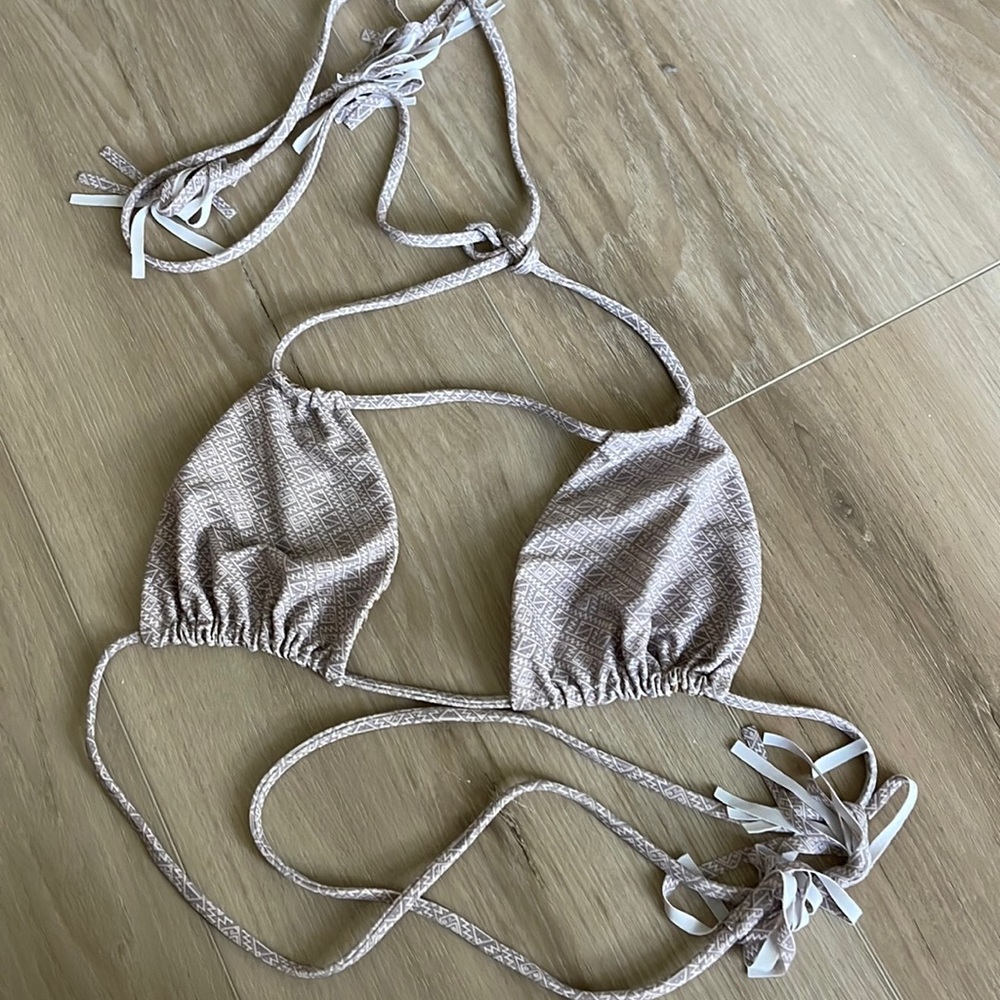 Acacia swimwear keyhole top